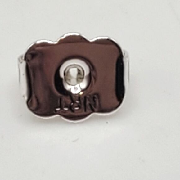 π’3/$19π’ AVONβNRT Sparkling Crystal Silver Tone Earrings Pierced Ears - Picture 4 of 5